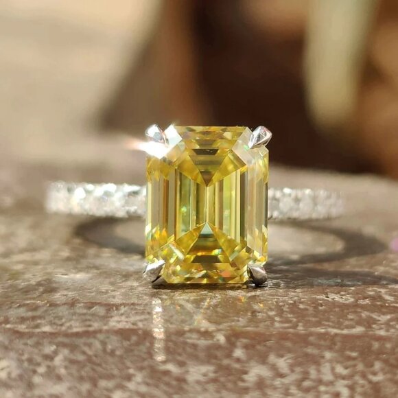 Canary Vivid Yellow 2.61carat Emerald Cut lab diamond ring - Picture 2 of 4
